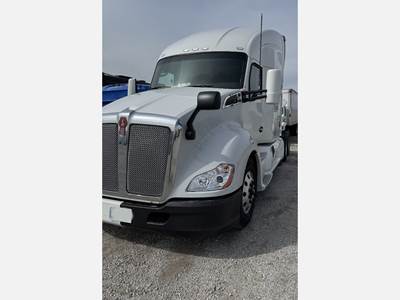 Kenworth T680 Sleeper Semi Truck - Paccar 450HP, Automatic