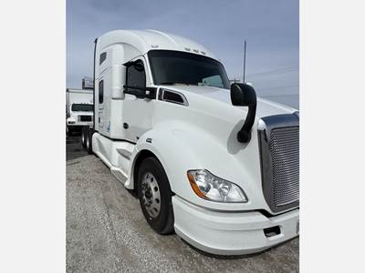 Kenworth T680 Sleeper Semi Truck - Paccar 450HP, Automatic