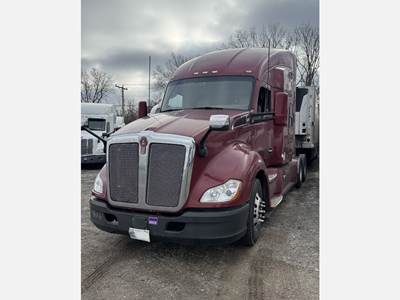 Kenworth T680 Sleeper Semi Truck - Paccar 450HP, Automatic