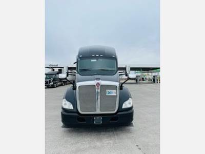 Kenworth T680 Sleeper Semi Truck - Paccar 450HP, Automatic