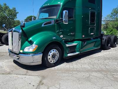 Kenworth T680 Sleeper Semi Truck - Paccar 455HP, 13 Speed Manual