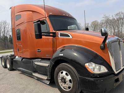 Kenworth T680 Sleeper Semi Truck - Raised Roof, Paccar, Automatic
