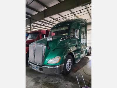 Kenworth T680 Sleeper Semi Truck - Paccar 455HP, Automatic
