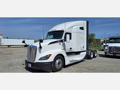 Kenworth T680 Sleeper Semi Truck - 76" Raised Roof, Cummins 500HP, Automatic