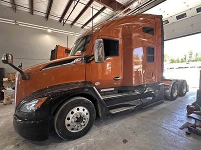 Kenworth T680 Sleeper Semi Truck - 76" Raised Roof, Paccar, 10 Speed Manual