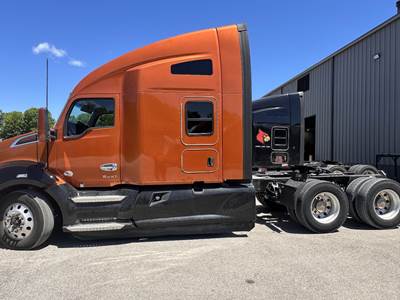 Kenworth T680 Sleeper Semi Truck - 76" Raised Roof, Paccar, 10 Speed Manual