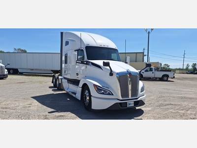 Kenworth T680 Sleeper Semi Truck - 76" Raised Roof, Cummins 500HP, Automatic