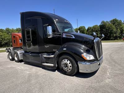 Kenworth T680 Sleeper Semi Truck - 76" Raised Roof, Paccar, 10 Speed Manual