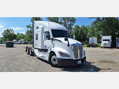 Kenworth T680 Sleeper Semi Truck - 76" Raised Roof, Cummins 500HP, Automatic