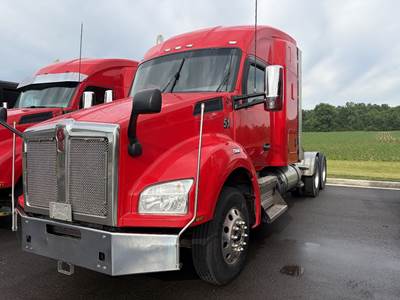 Kenworth T880 Sleeper Semi Truck - Cummins 450HP, 10 Speed Manual