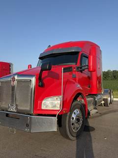 Kenworth T880 Sleeper Semi Truck - Cummins 450HP, 10 Speed Manual