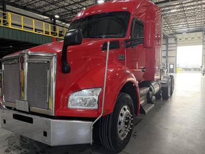 Kenworth T880 Sleeper Semi Truck - Cummins 450HP, 10 Speed Manual
