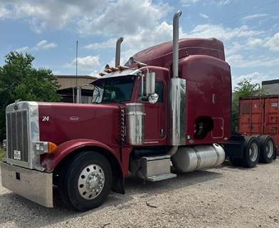 Peterbilt 379 Sleeper Semi Truck - Cat 500HP, 13 Speed Manual