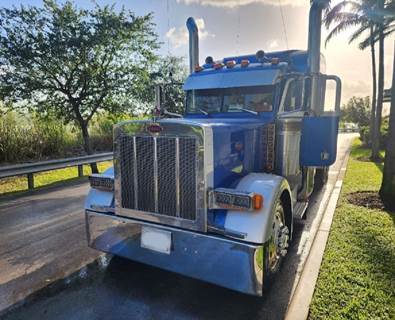 Peterbilt 379EXHD Sleeper Semi Truck - Cummins 500HP, 13 Speed Manual
