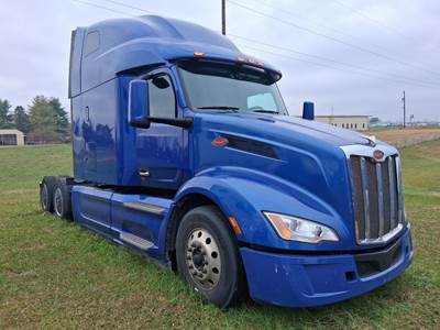 Peterbilt 579 Sleeper Semi Truck - 80" Raised Roof, Paccar 485HP, Automatic
