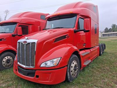 Peterbilt 579 Sleeper Semi Truck - 80" Raised Roof, Paccar 485HP, Automatic