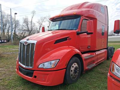 Peterbilt 579 Sleeper Semi Truck - 80" Double Bunk, Paccar 485HP, Automatic