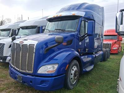 Peterbilt 579 Sleeper Semi Truck - 80" Double Bunk, Paccar 485HP, Automatic