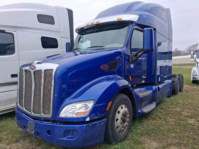 Peterbilt 579 Sleeper Semi Truck - 80" Double Bunk, Paccar 485HP, Automatic