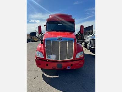 Peterbilt 579 Sleeper Semi Truck - Paccar 450HP, 13 Speed Manual