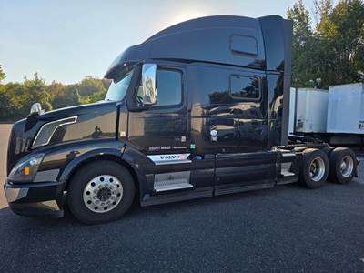 Volvo VNL64T780 Sleeper Semi Truck - 72" Hi Rise, D13 455HP, Automatic