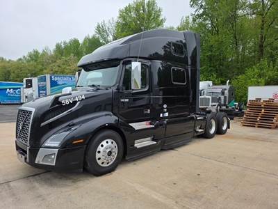 Volvo VNL64T860 Sleeper Semi Truck - 189" High Roof, D13 455HP, Automatic