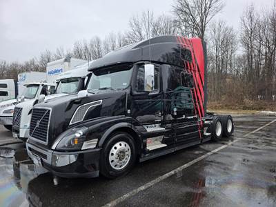 Volvo VNL860 Sleeper Semi Truck - 77" High Roof, D13 455HP, Automatic