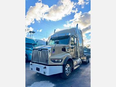 Western Star 49X Sleeper Semi Truck - Detroit 505HP, Automatic