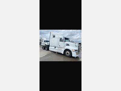 Western Star 5700 Sleeper Semi Truck - Detroit 455HP, Automatic