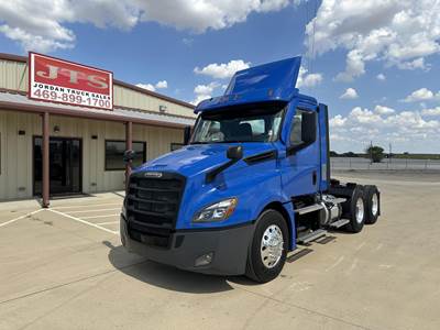 Freightliner Cascadia 126 Day Cab Truck - Detroit 505HP, 12 Speed Dt12 Amt