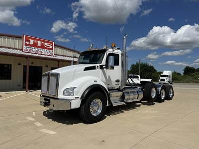 Kenworth T880 Tri Axle Day Cab Truck - Cummins 565HP, 18 Speed Manual