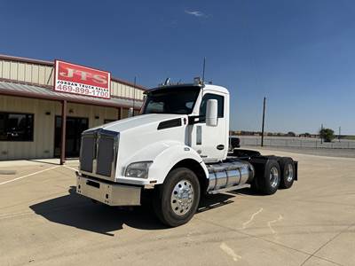 Kenworth T880 Day Cab Truck - Paccar 455HP, 10 Speed Smart Advantage Amt