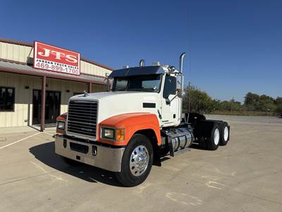 Mack Pinnacle CHU613 Day Cab Truck - 445HP, 13 Speed Manual