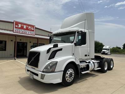 Volvo VNL64T300 Day Cab Truck - D13 455HP, 12 Speed I Shift Amt