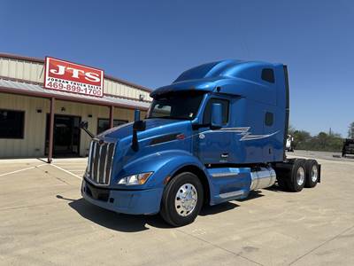 Peterbilt 579 Sleeper Semi Truck - 80" Raised Roof Sleeper, Paccar 455HP, 13 Speed Manual