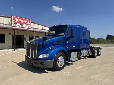 Peterbilt 579 Sleeper Semi Truck - 44" Flat Top Sleeper, Paccar 455HP, 12 Speed Endurant Amt