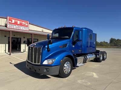 Peterbilt 579 Sleeper Semi Truck - 44" Flat Top Sleeper, Paccar 455HP, 12 Speed Endurant Amt