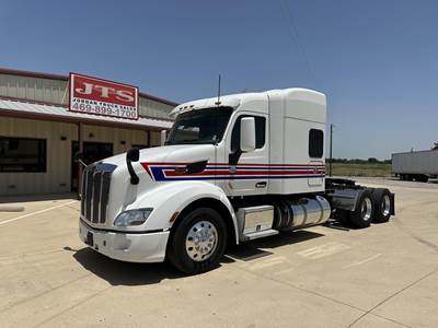 Peterbilt 579 Sleeper Semi Truck - 70" Mid Roof Sleeper, Paccar 455HP, 8Ll Manual