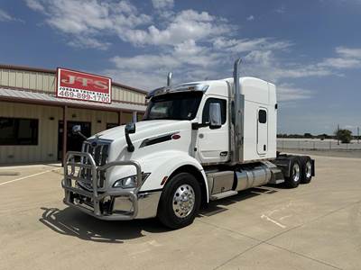 Peterbilt 579 Sleeper Semi Truck - 72" Mid Roof Sleeper, Paccar 456HP, 12 Speed Endurant Amt