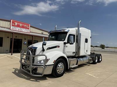 Peterbilt 579 Sleeper Semi Truck - 72" Mid Roof Sleeper, Paccar 456HP, 12 Speed Endurant Amt