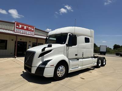 Volvo VNL64T740 Sleeper Semi Truck - 77" Mid Roof Sleeper, D13 455HP, 12 Speed I Shift Amt