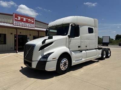Volvo VNL64T740 Sleeper Semi Truck - 77" Mid Roof Sleeper, D13 455HP, 12 Speed I Shift Amt
