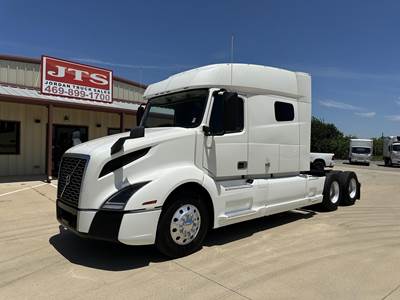Volvo VNL64T740 Sleeper Semi Truck - 77" Mid Roof Sleeper, D13 455HP, 12 Speed I Shift Amt