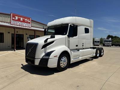 Volvo VNL64T740 Sleeper Semi Truck - 77" Mid Roof Sleeper, D13 455HP, 12 Speed I Shift Amt
