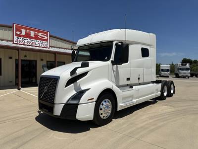 Volvo VNL64T740 Sleeper Semi Truck - 77" Mid Roof Sleeper, D13 455HP, 12 Speed I Shift Amt