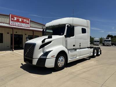 Volvo VNL64T740 Sleeper Semi Truck - 77" Mid Roof Sleeper, D13 455HP, 12 Speed I Shift Amt