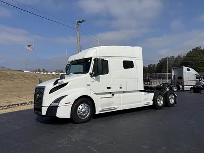 Volvo VNL64T740 Sleeper Semi Truck - 77" Mid Roof Sleeper, D13 455HP, 12 Speed I Shift Amt