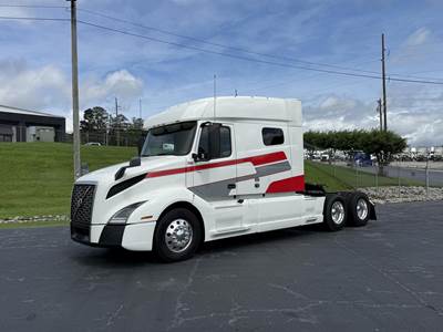 Volvo VNL64T740 Sleeper Semi Truck - 77" Mid Roof Sleeper, D13 455HP, 12 Speed I Shift Amt
