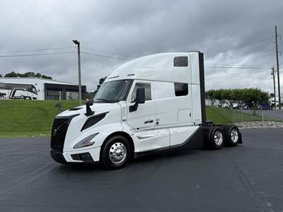 Volvo VNL64T860 Sleeper Semi Truck - 77" Raised Roof Sleeper, D13 455HP, 13 Speed I Shift Amt