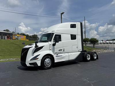 Volvo VNL64T860 Sleeper Semi Truck - 77" Raised Roof Sleeper, D13 455HP, 13 Speed I Shift Amt